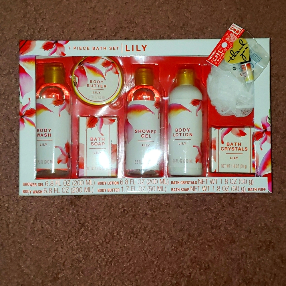 7 piece bath gift set by Lily